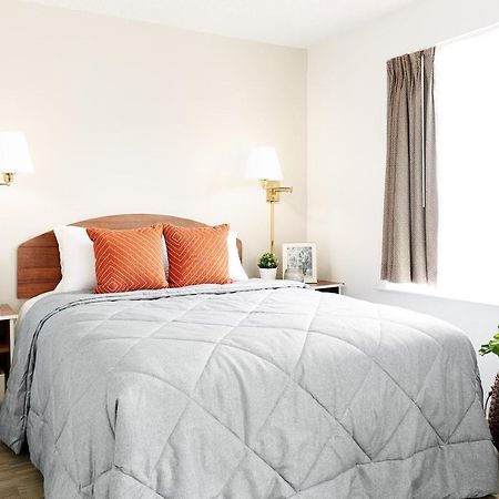 Intown Suites Extended Stay Richmond Va - Мидлотиан Экстерьер фото
